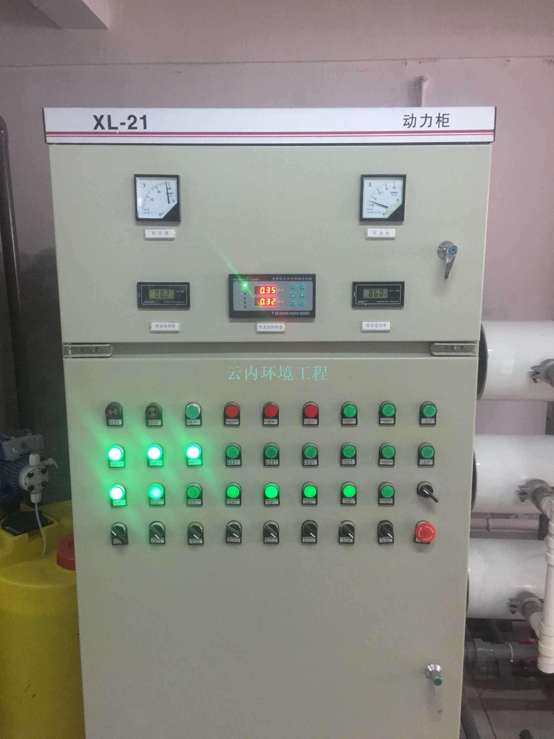 恒压供水及反渗透设备电器柜：本系统所有电器均采用德力西、施耐德、西门子等知名品牌。.jpg